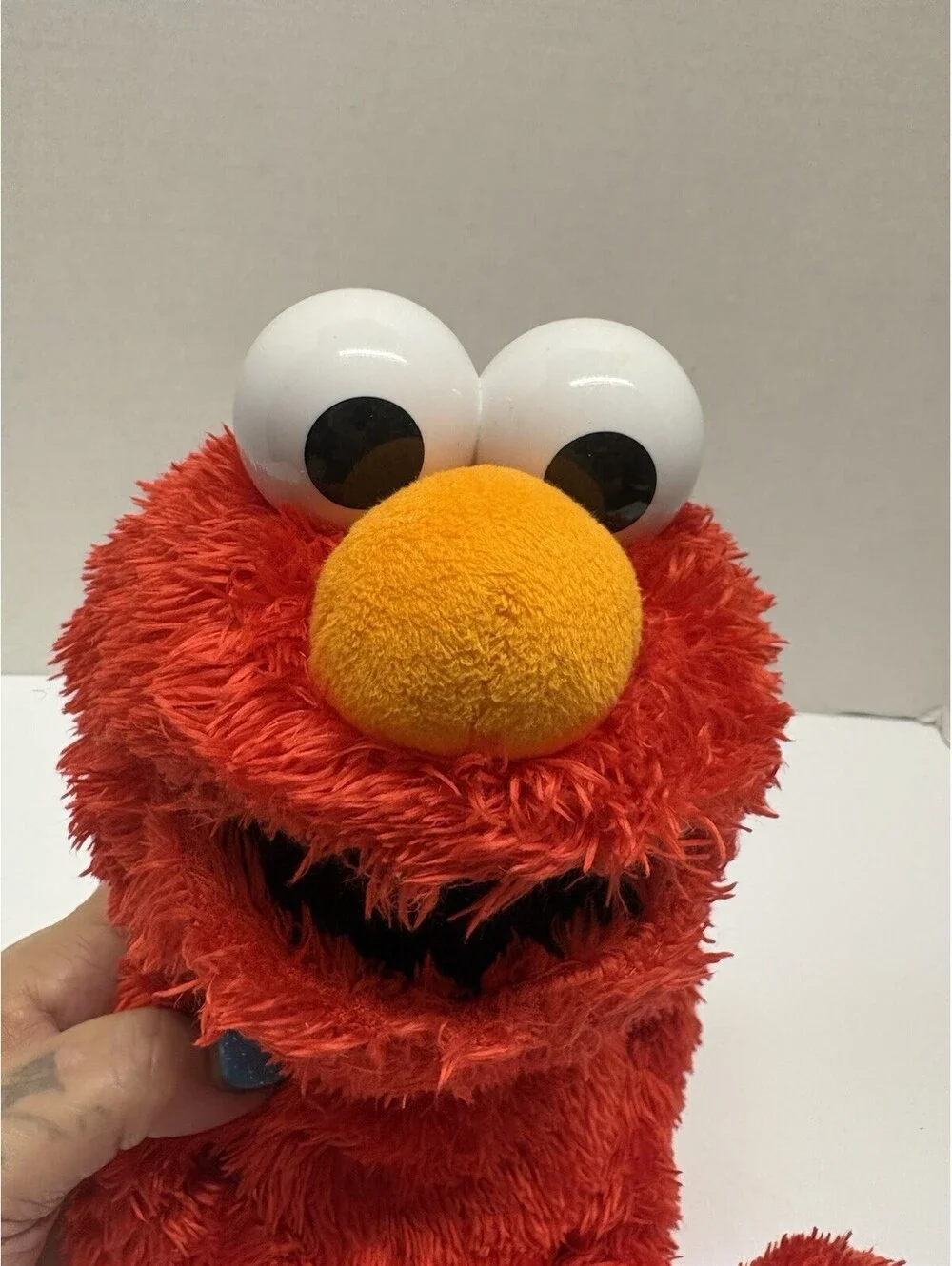 Sesame Street Hug Tickle Me Elmo Hasbro 2018 Speaks English or Spanish P4
